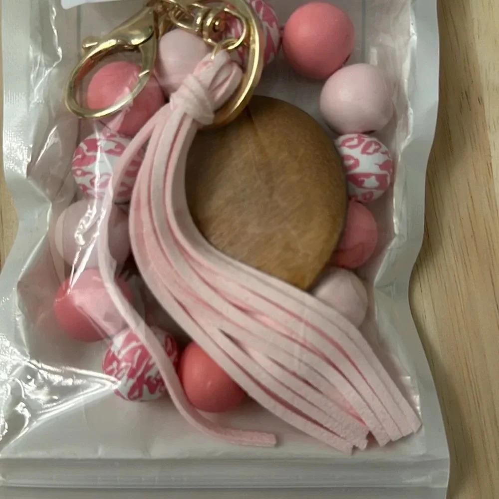 NWT Wooden Beaded Mama Key Chain - Picture 3 of 3
